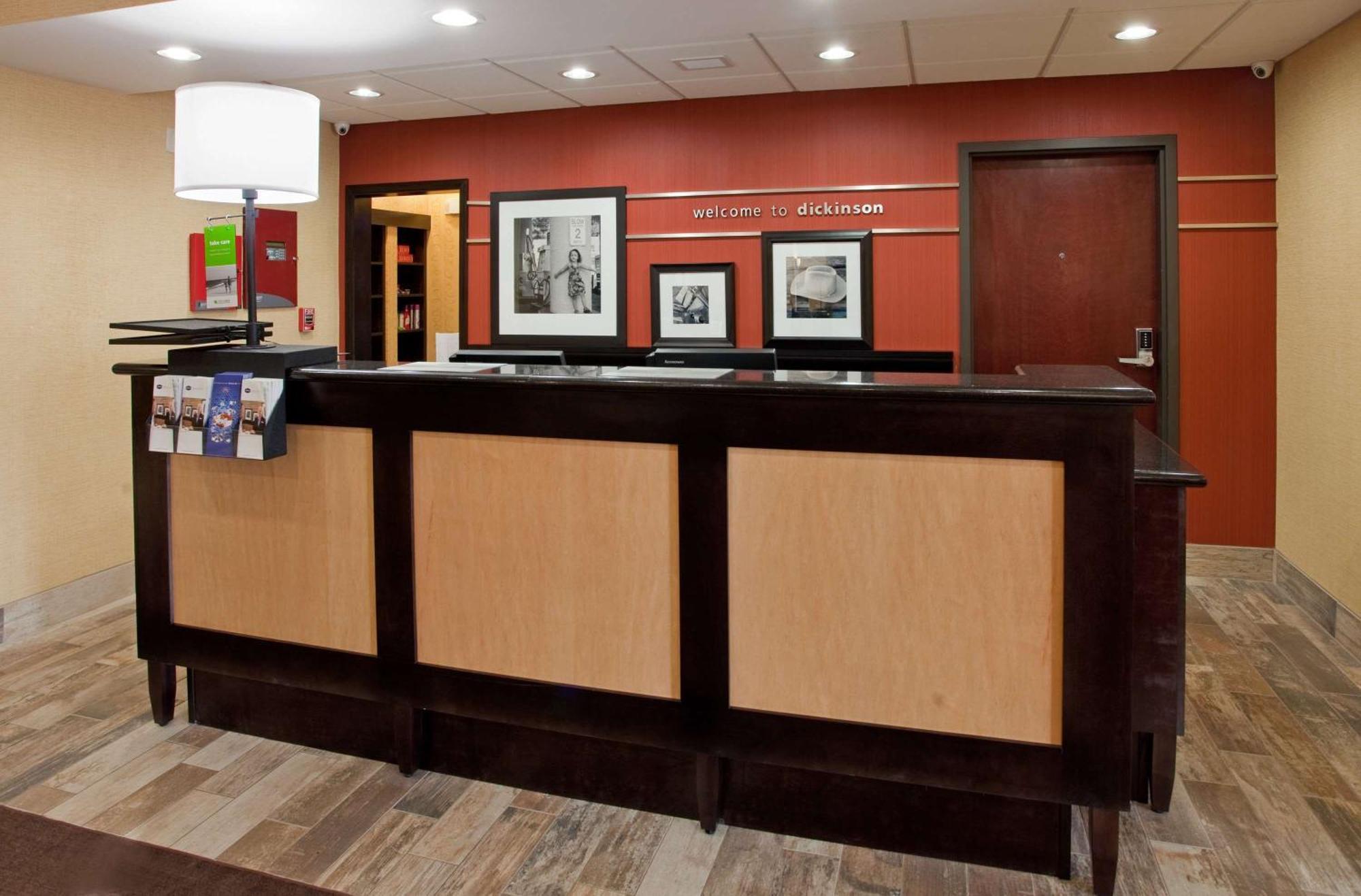 Hampton Inn & Suites Dickinson Nd Экстерьер фото