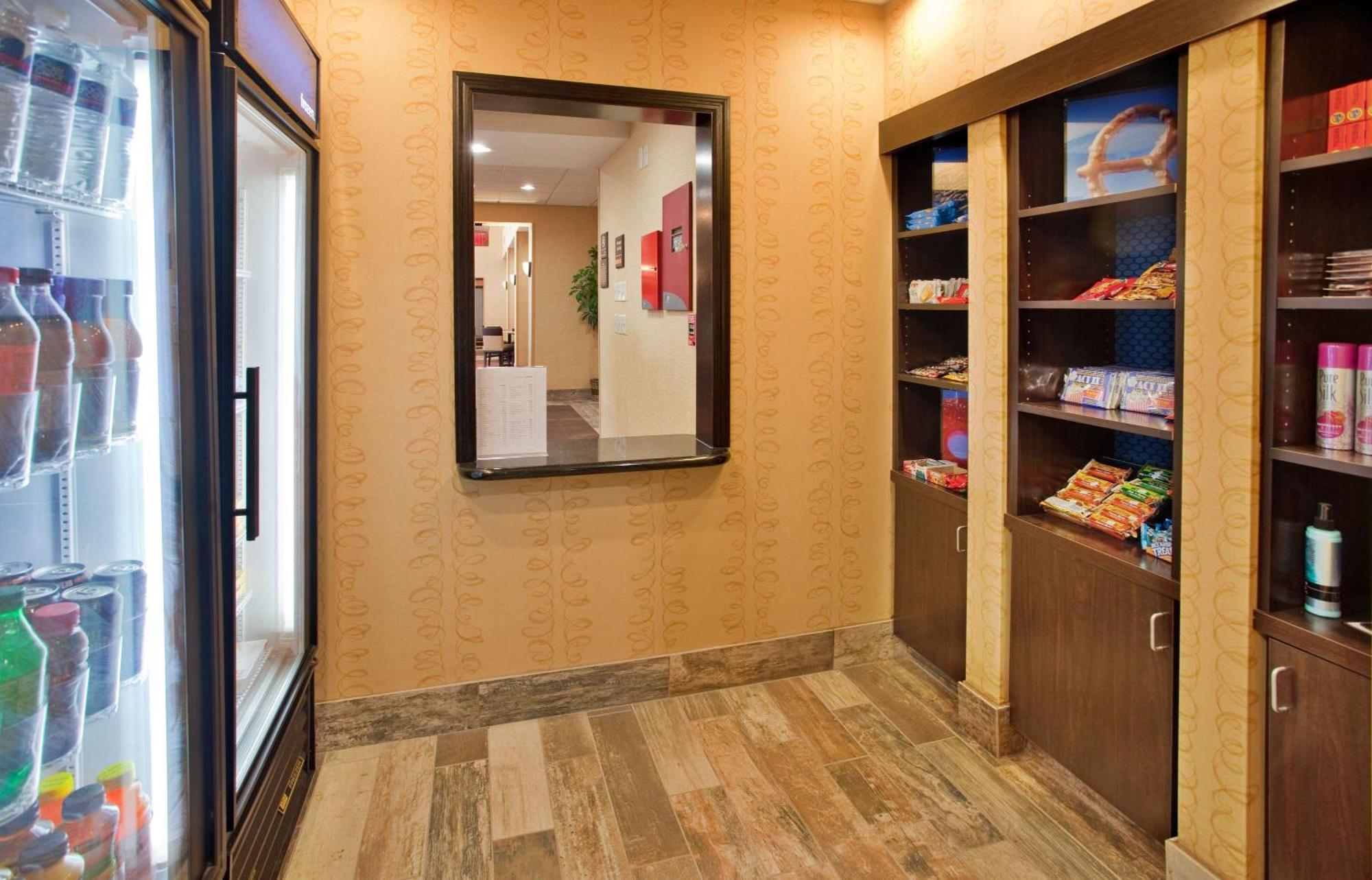 Hampton Inn & Suites Dickinson Nd Экстерьер фото